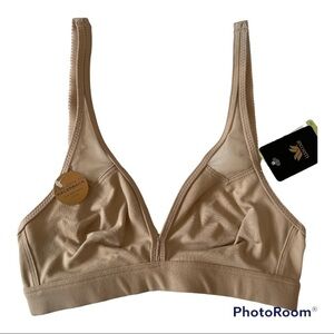Wacoal Beige/Nude Wire Free Seamless Bra Size 30 NWT